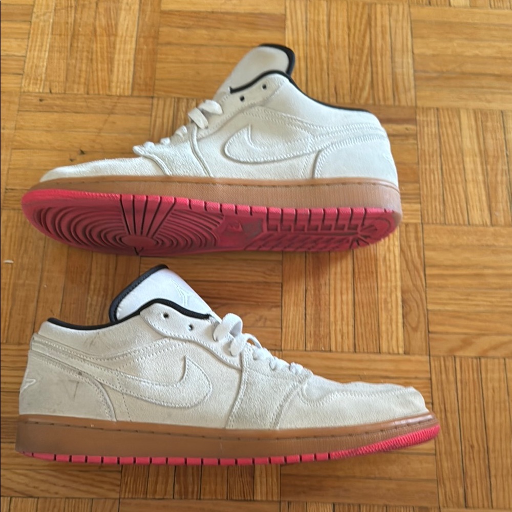 Jordan 1 Low White Gum Hyper Pink